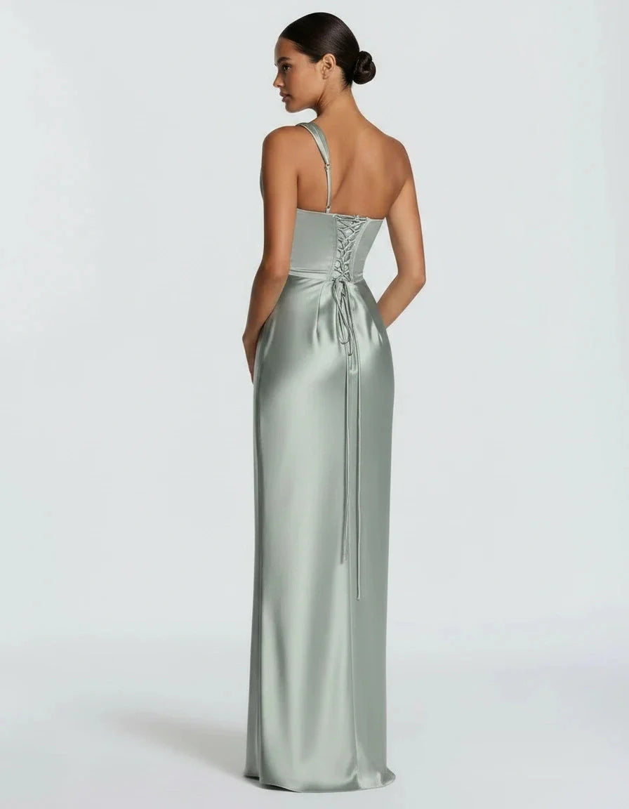 Amarante · La Robe En Satin Drapée À Une Épaule — photo 14
