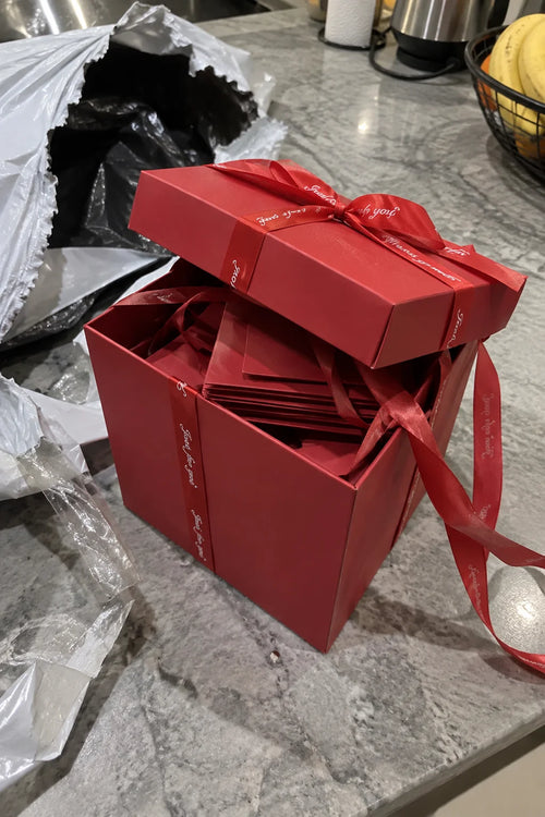 Boîte Cadeau Explosive à Souvenirs — photo d'un client 7