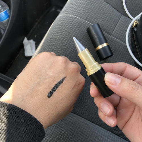 Eyeliner Tenue Longue Durée pour un Look Impeccable au Quotidien — photo d'un client 7