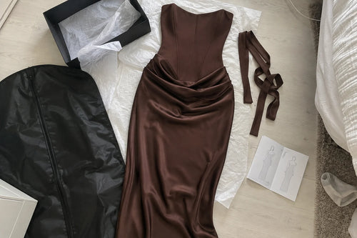Vespera — La Robe En Satin à Lacets Corset — photo d'un client 6